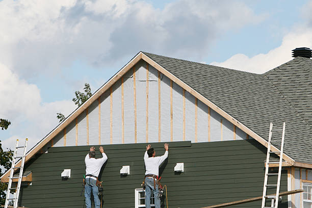 Professional Siding Installation technician working in Winnsboro, SC